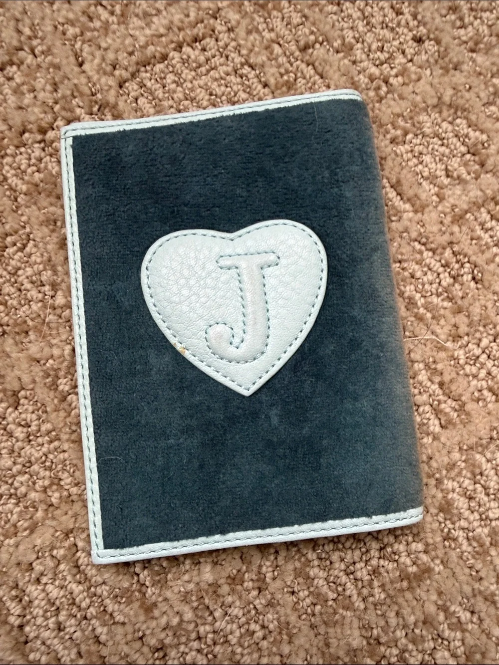 Juicy Couture 'Yes to Love' Velvet passport case - Gray/Teal